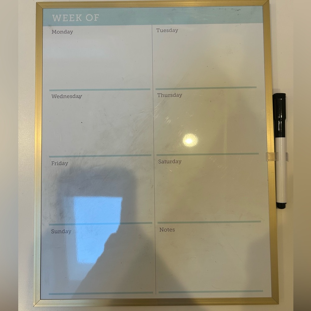 Clementine, whiteboard for the days of the week, magnetic.